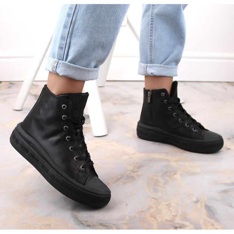 Lace-up insulated sneakers Big Star W INT1902B black 2