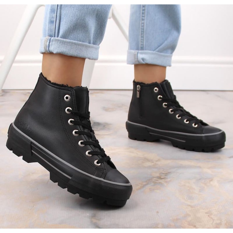 Sneakers insulated on the platform Big Star W INT1903C black 2