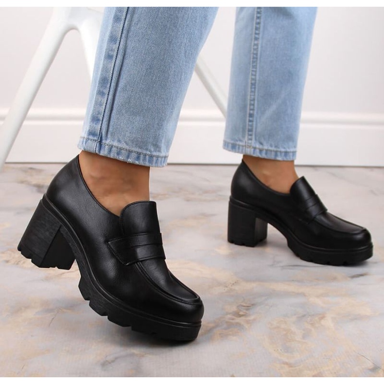 Shoes on the post Potocki W WOL166A black 2