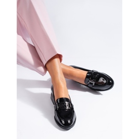 Ladies' black lacquered shoes with a Vinceza buckle 2