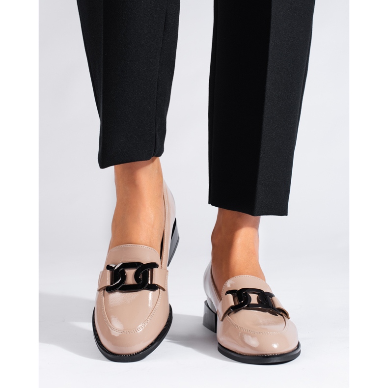 Ladies' beige lacquered shoes with a Vinceza buckle 1