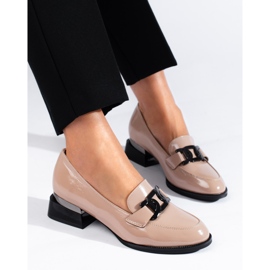 Ladies' beige lacquered shoes with a Vinceza buckle 2