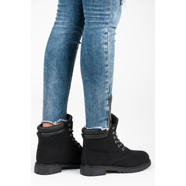 Queentina Black Trappers 1