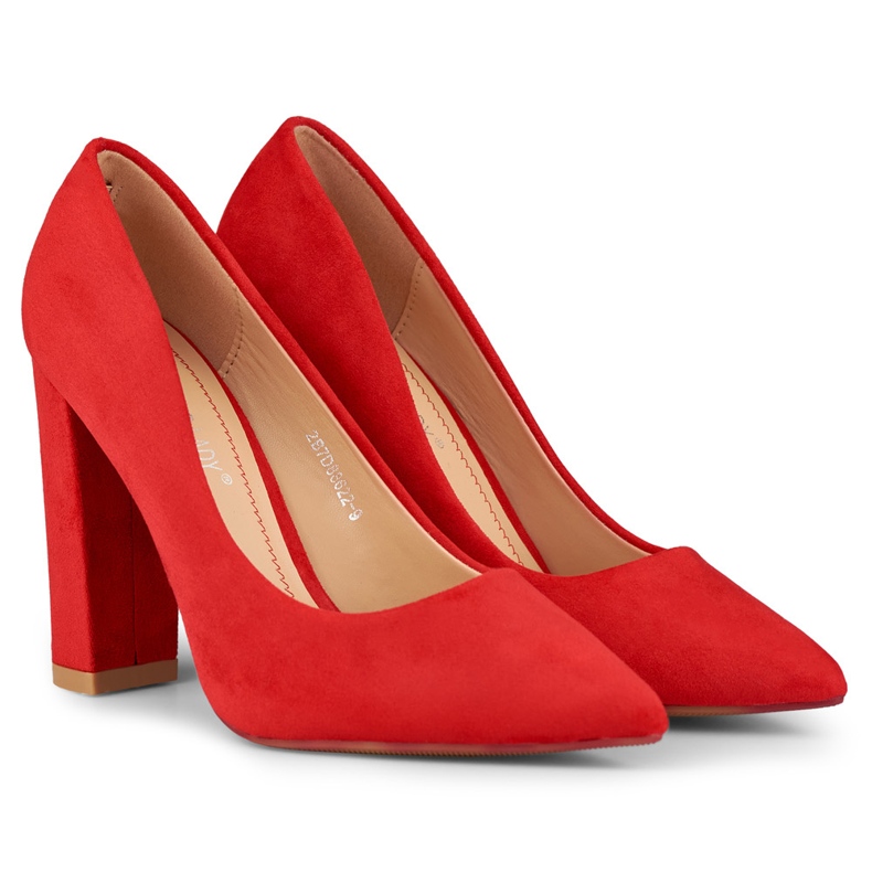 Red pumps on the post 2