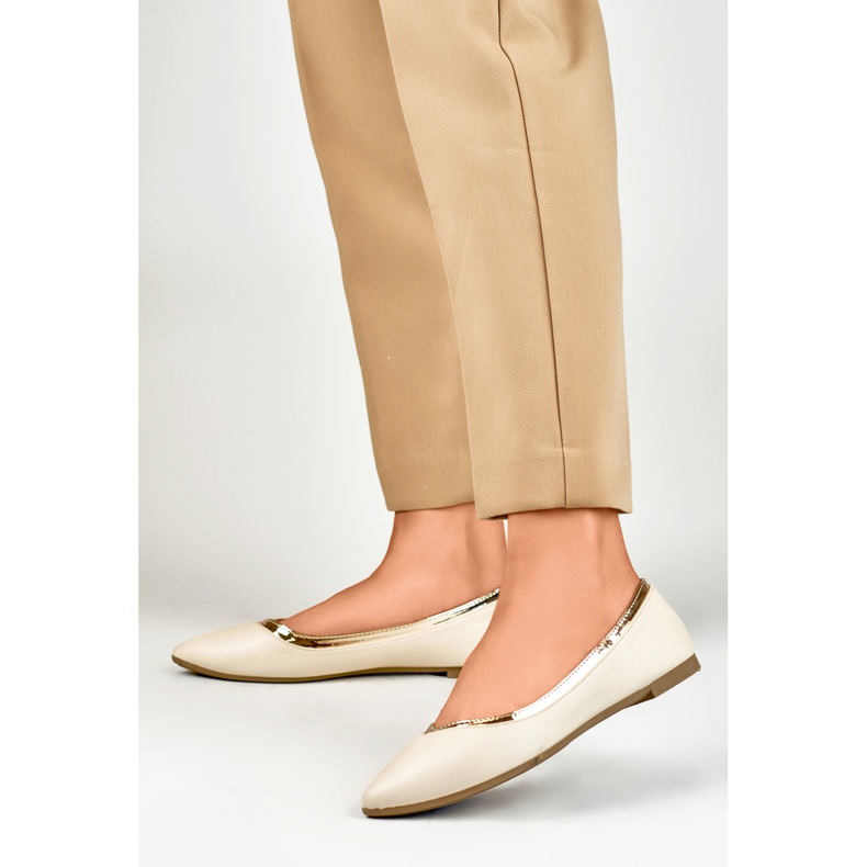 Women's beige ballerinas with a golden addition 2