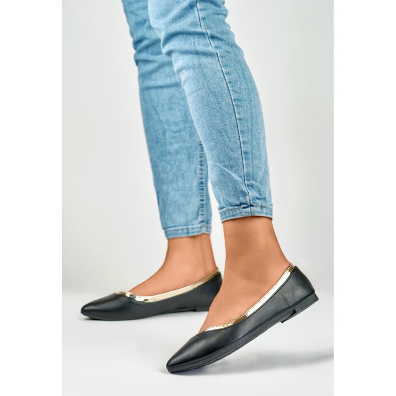 Ladies' black ballerinas with a golden addition 2