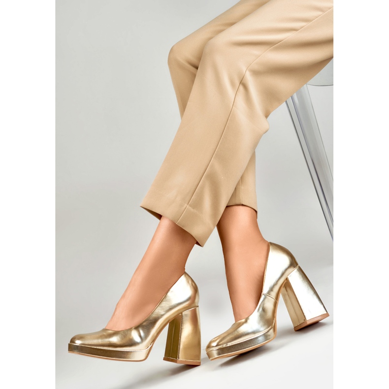 Gold pumps on a wide high heel golden 1
