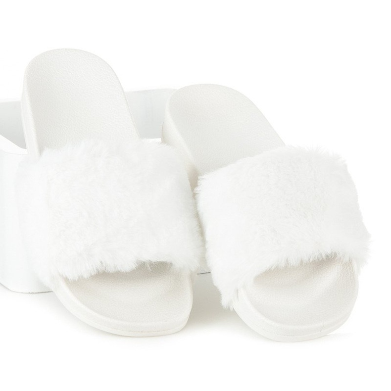 Via Giulia  White flip-flops with fur 1