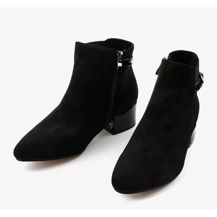 Black boots with a small post from Brizaris 2