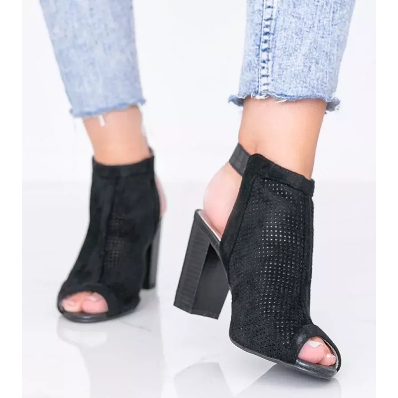 Black openwork sandals on the Veronika post 2