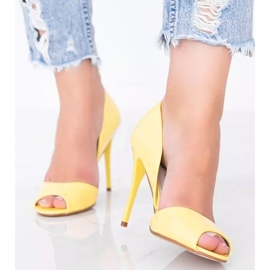 Yellow pumps on a Joliette heel 2