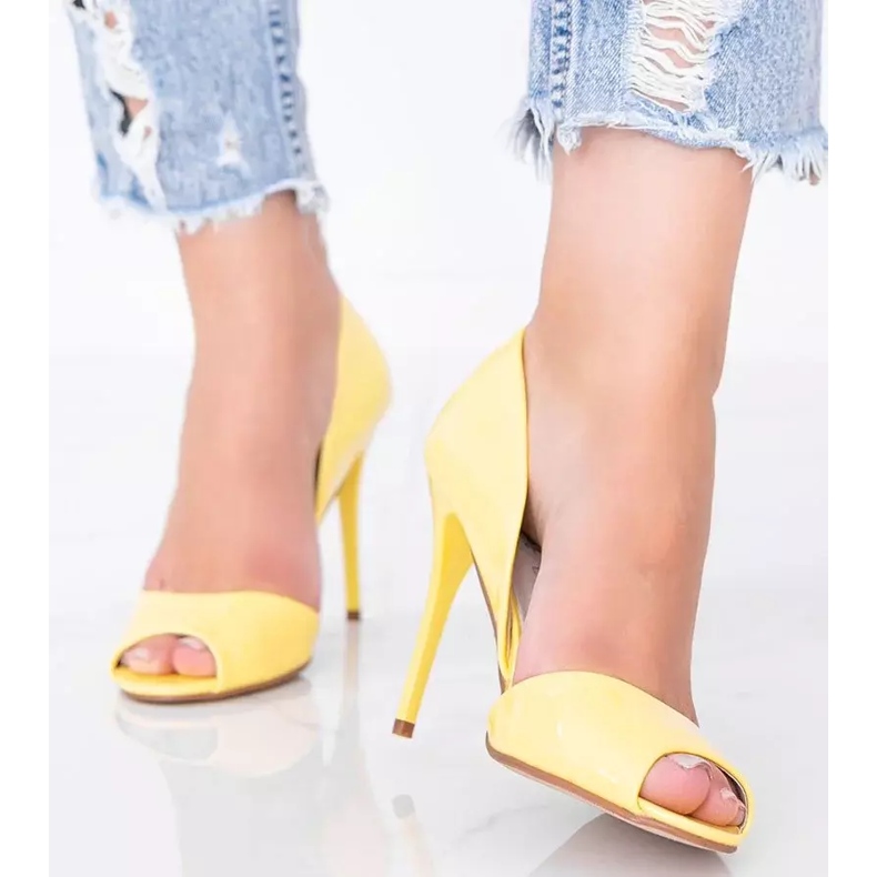 Yellow pumps on a Joliette heel 2