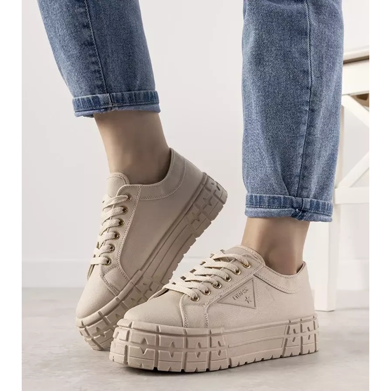 Beige sneakers with a thick Giselle sole 1