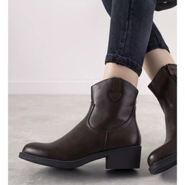 Classic women's brown boots from Malika 1