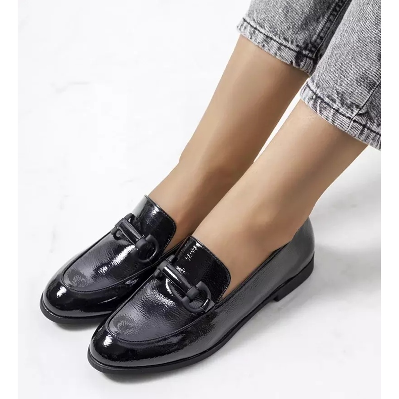 Black lacquered leather shoes from Liese 2