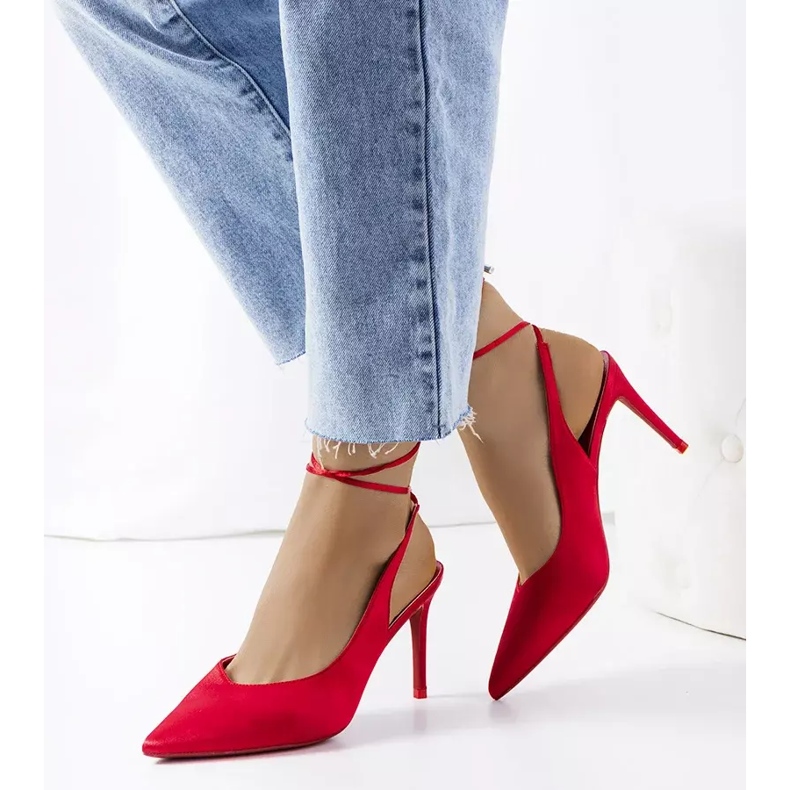Red heels with an Anneli binding 1