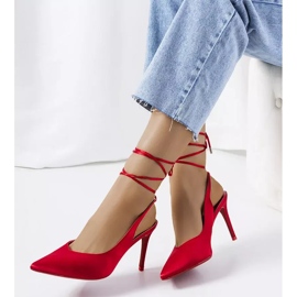 Red heels with an Anneli binding 3