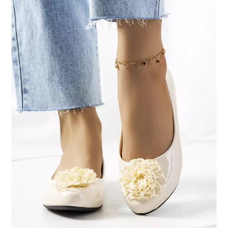 Beige lacquered ballerinas from Parnela 2