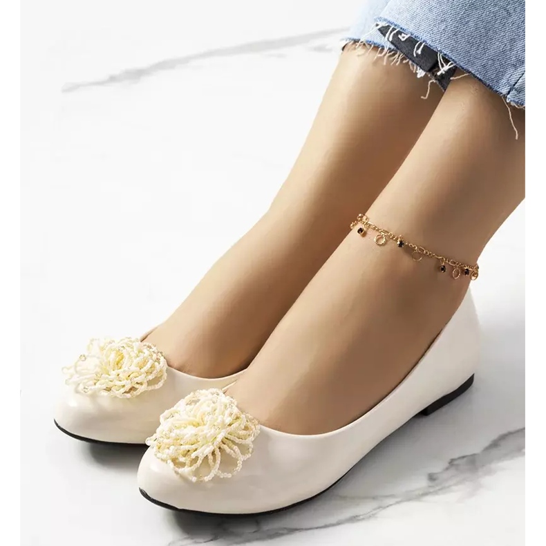 Beige lacquered ballerinas from Parnela 1