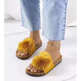 Yellow flip-flops on the Rett cork sole 2