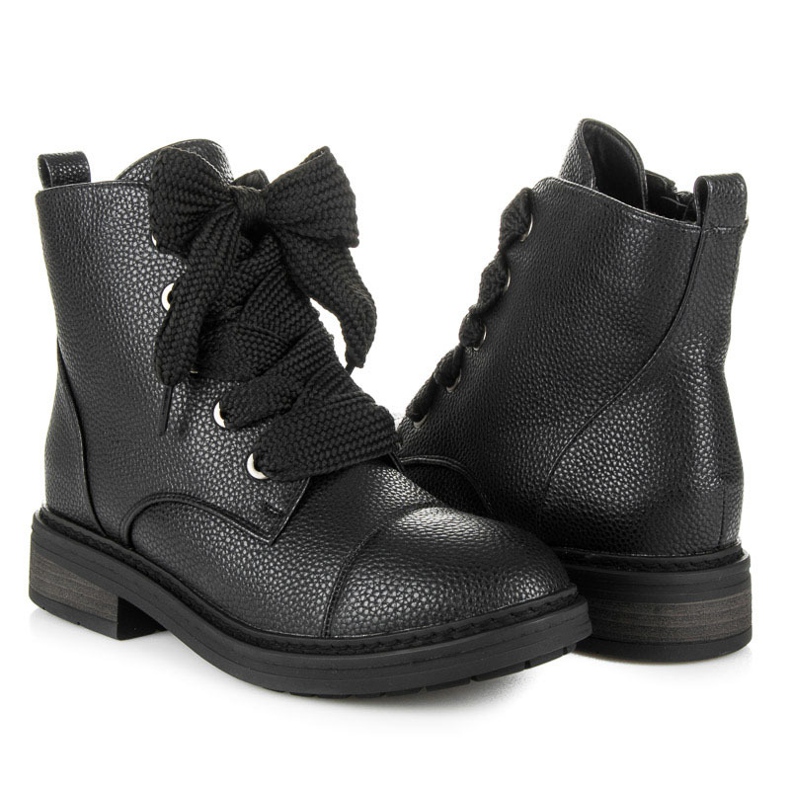 Betler Workers With Fashionable Laces black 2