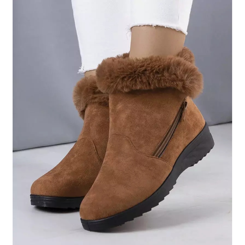 BM Brown, insulated snow boots with Crina fur 1