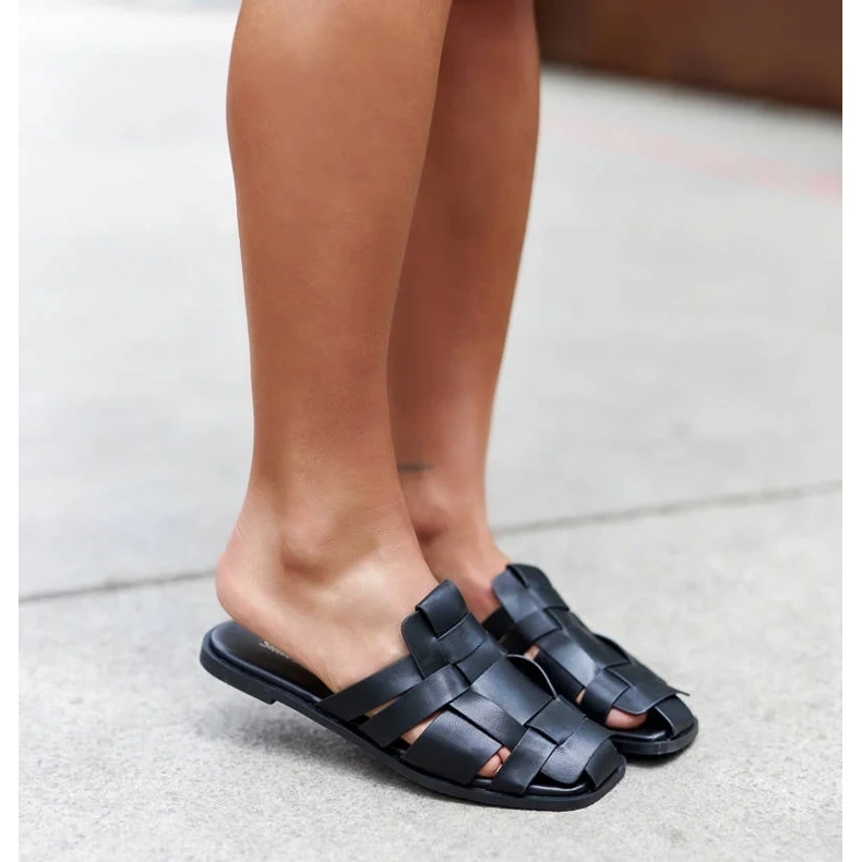 Black slippers with a braided upper from Lelio 1