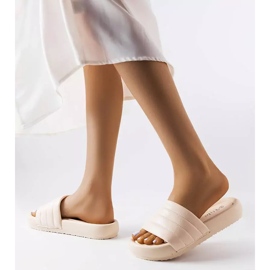 Beige casual slippers from Skillen 2