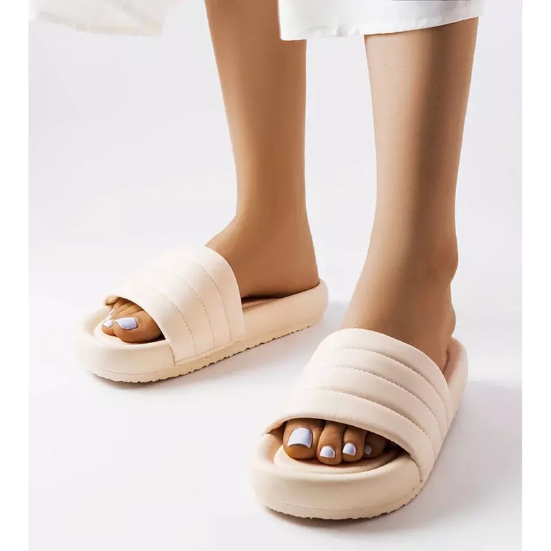 Beige casual slippers from Skillen 1