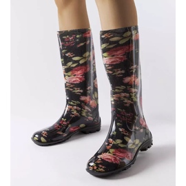 Black high boots with Pimen roses white 2