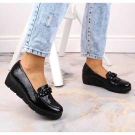 Leather women's shoes, lacquered black Croco Filippo 1