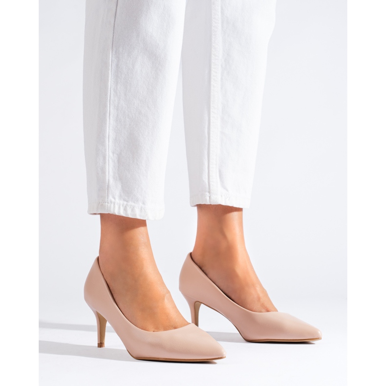 Ladies' beige pumps on a low Shelovet heel 1