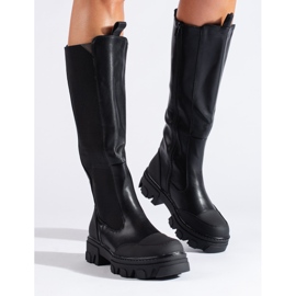 Black boots with a flexible Shelovet upper 1