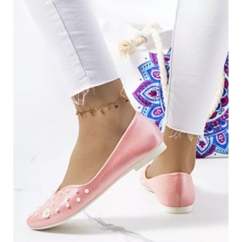 Pink ballerinas with a Silke cut 2
