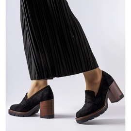 Black pumps with a leather insert from Vinceza 1