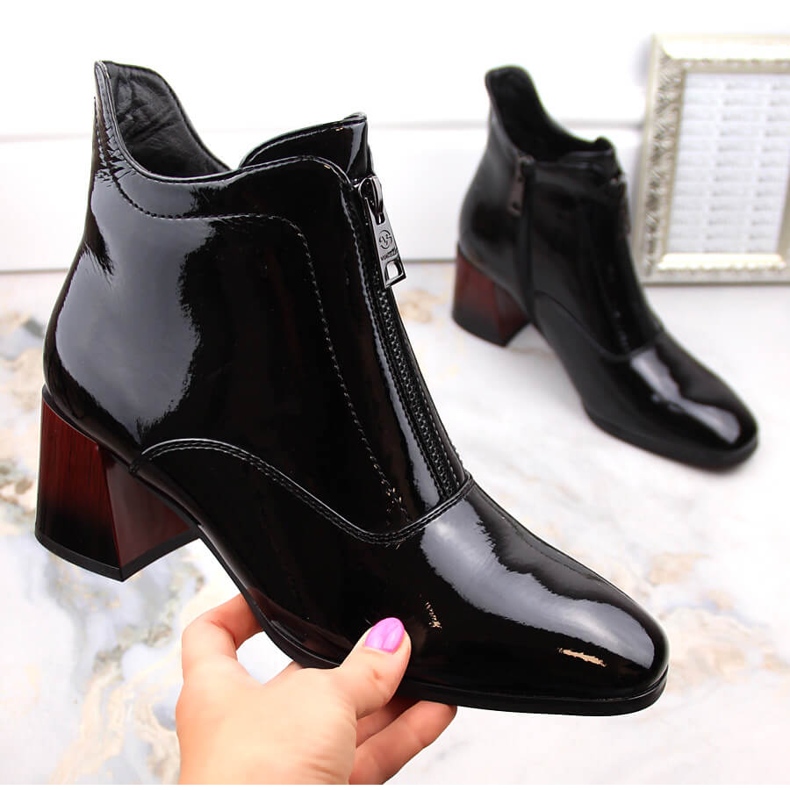 Ladies' patent leather high-heeled boots with a zipper, insulated black Vinceza 58120 1 Ladies' patent leather high-heeled boots with a zipper, insulated black Vinceza 58120 1
