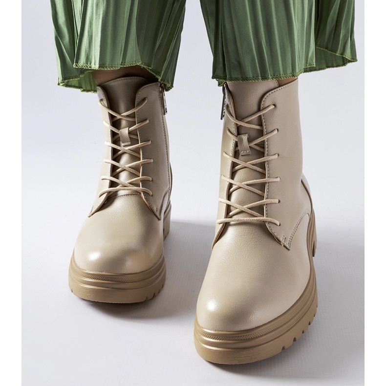 Beige insulated hiking boots from Vinceza 1