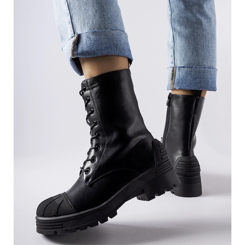 Black workers shoes with a thick Manara sole 1