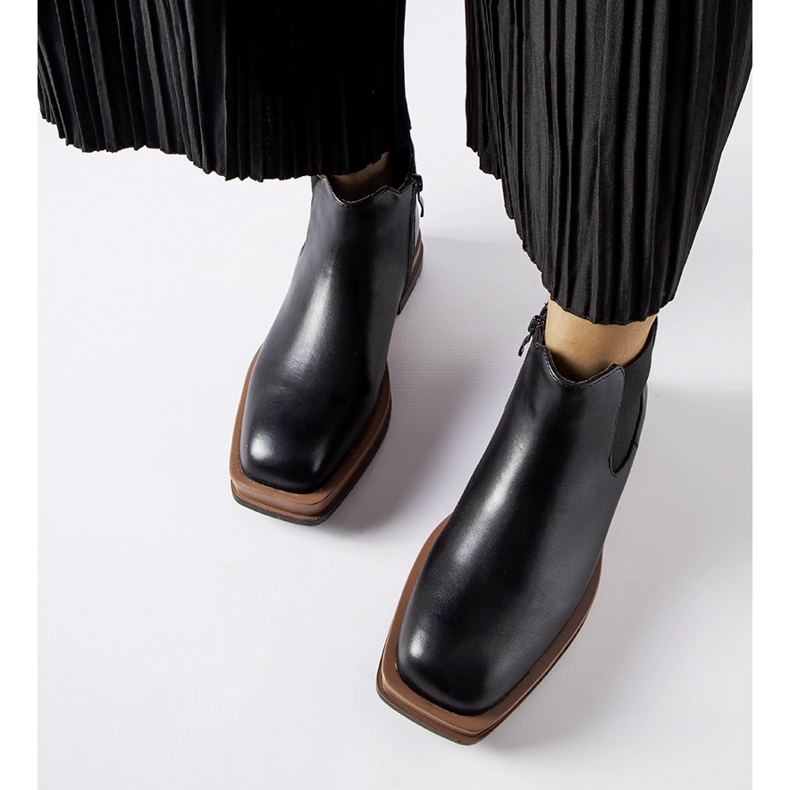 Tarquinia black low flat boots 1