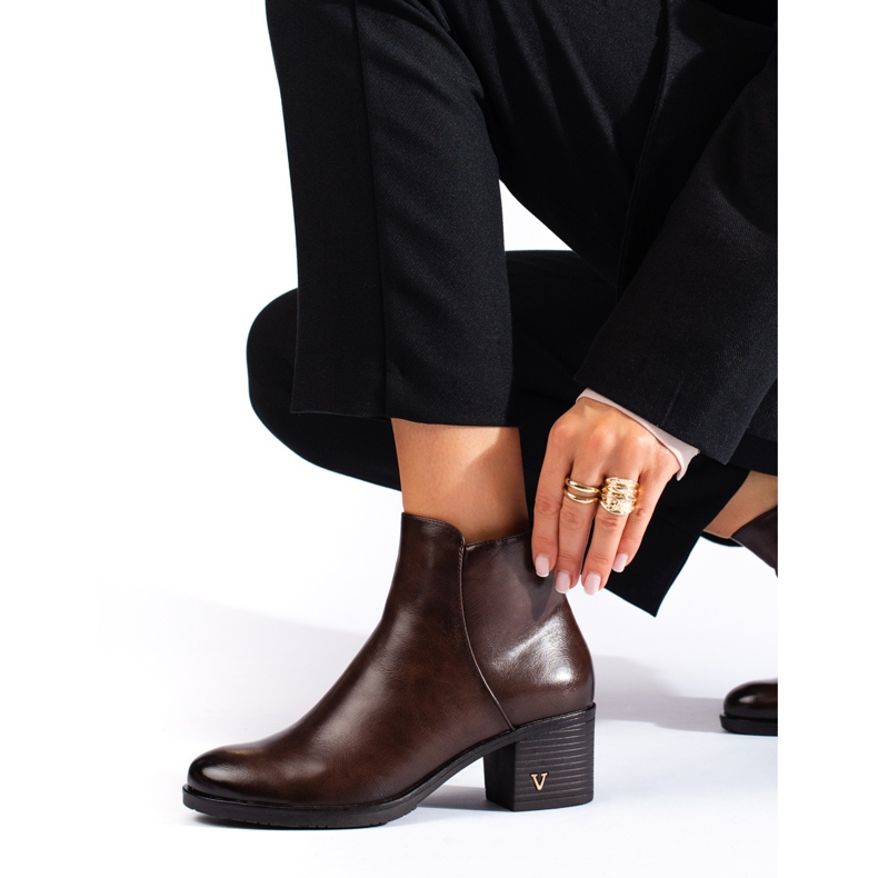 Brown classic heeled boots from Vinceza 1