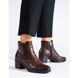 Brown classic heeled boots from Vinceza 2