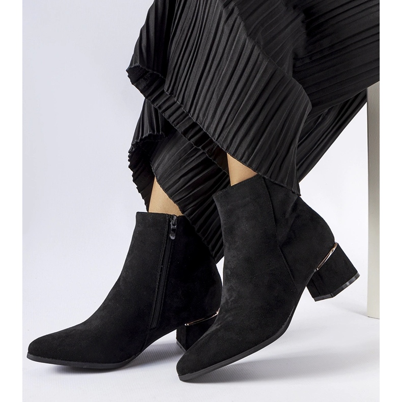 Tayyib black low-heeled ankle boots 1