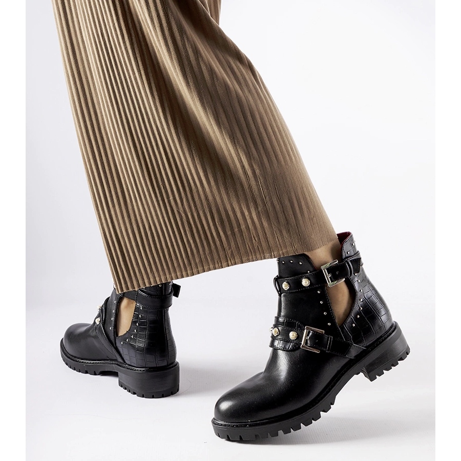Black ankle boots with a cutout and Asker pearls KeeShoes