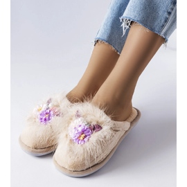 Beige women's slippers by Moly 1 Beige women's slippers by Moly 1