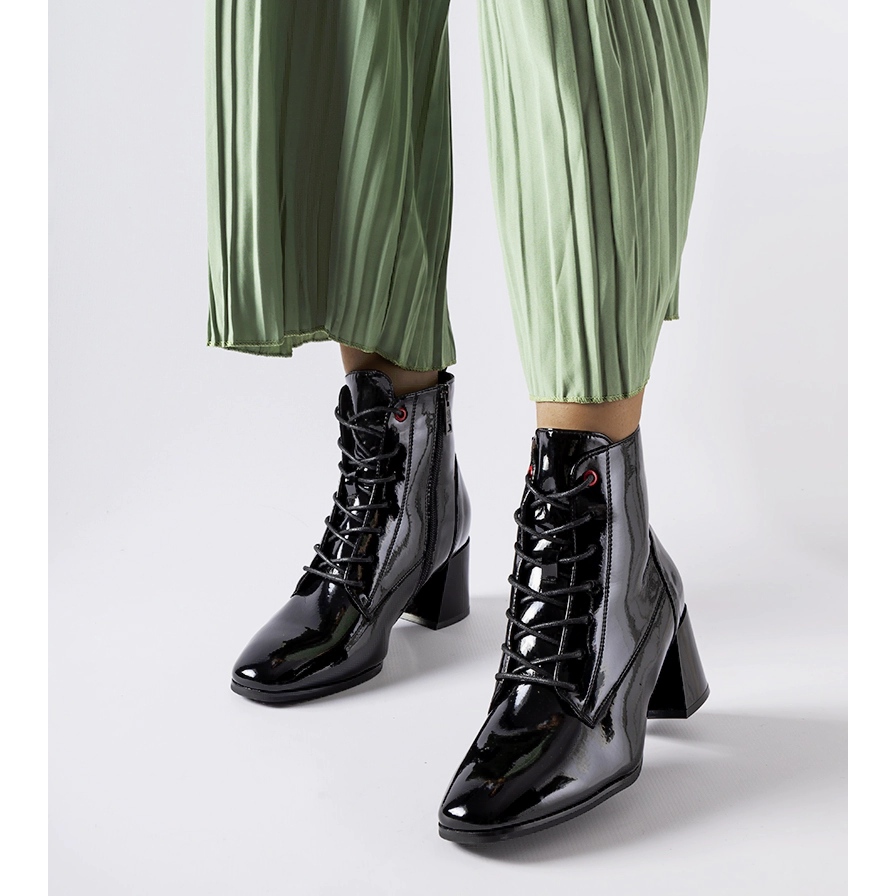 Calvin klein esma patent 2025 leather lace up bootie