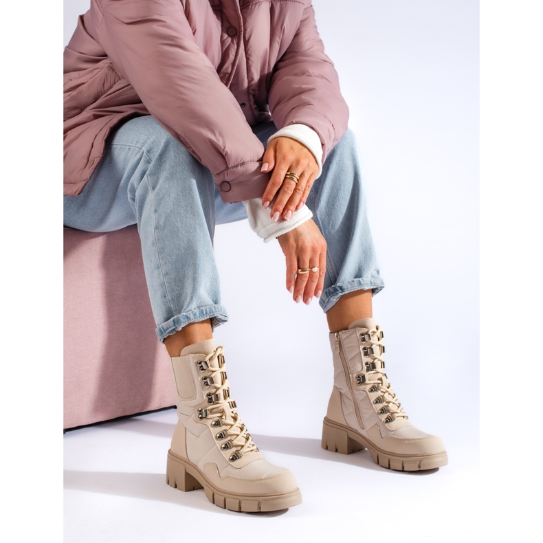 Creamy, insulated women's lace-up work boots from Vinceza beige 1