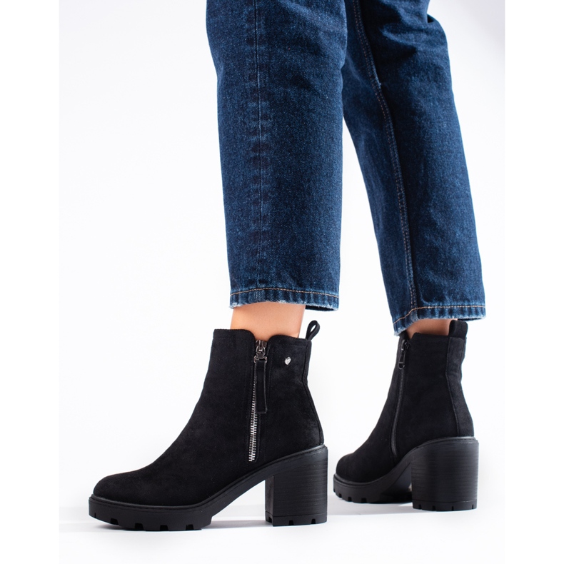 Suede brown ankle boots with a wide heel from Vinceza black 1