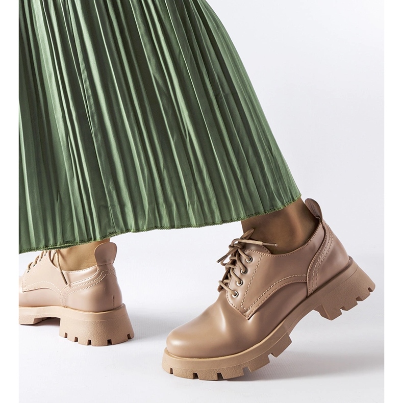 Beige shoes with a matte Charleston finish 1