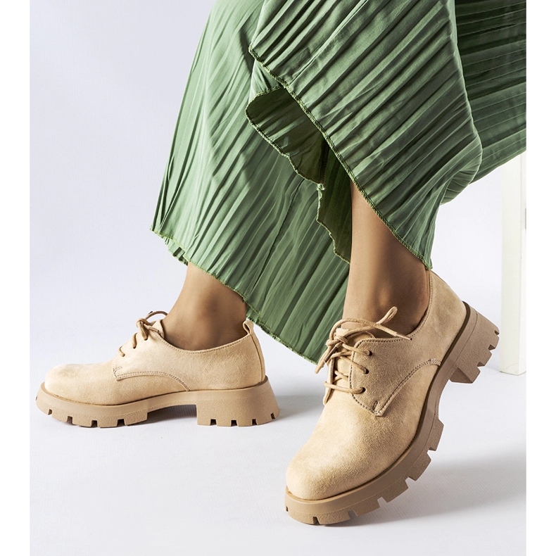 Beige shoes with a massive sole from Coleman 1 Beige shoes with a massive sole from Coleman 1