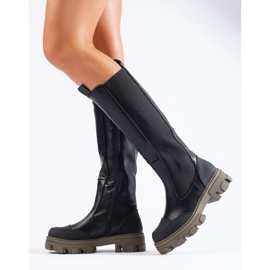 Black boots with a flexible Shelovet upper 2